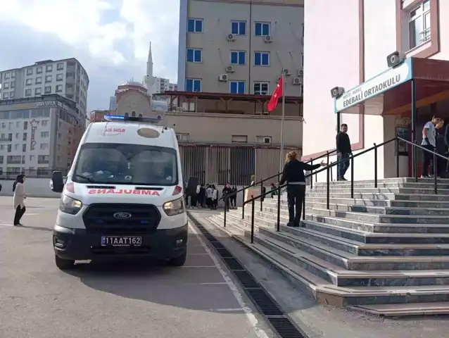 Okulda Merdiven Kazası: Öğretmen Hastanede